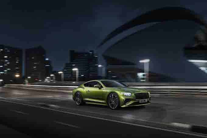 เบนท์ลีย์ มอเตอร์ส เผยภาพ New Continental GT Speed คันแรกและทีมฝ่ายผลิต